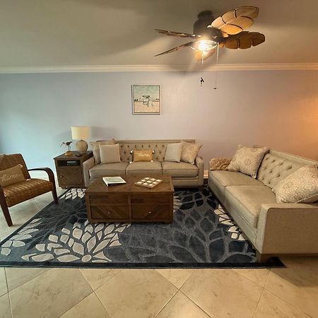Treasure Island Beach, Fl Waterfront Condo Located Steps Away From The Intracoastal Waterway St. Pete Beach Exterior foto