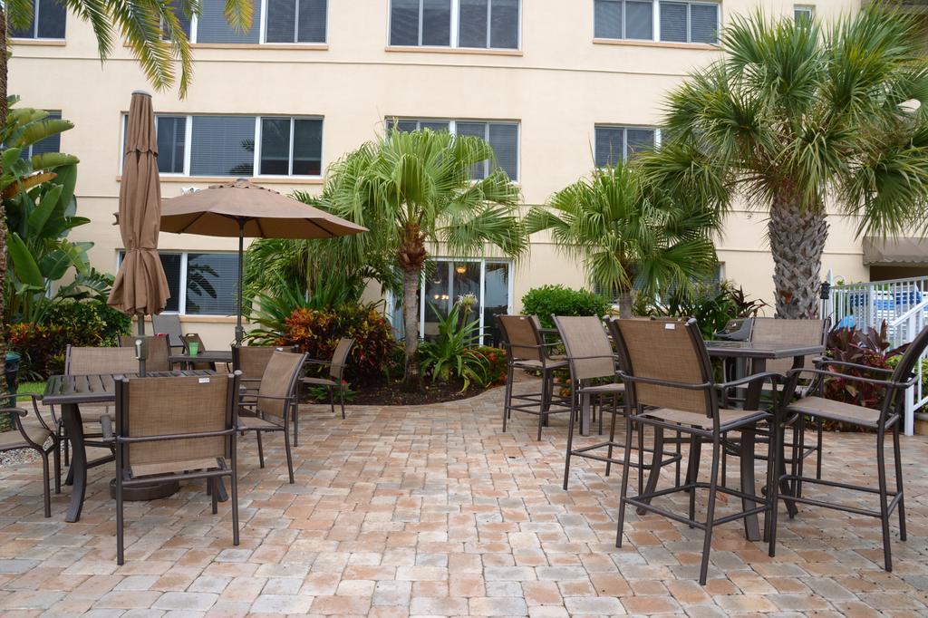 Treasure Island Beach, Fl Waterfront Condo Located Steps Away From The Intracoastal Waterway St. Pete Beach Exterior foto