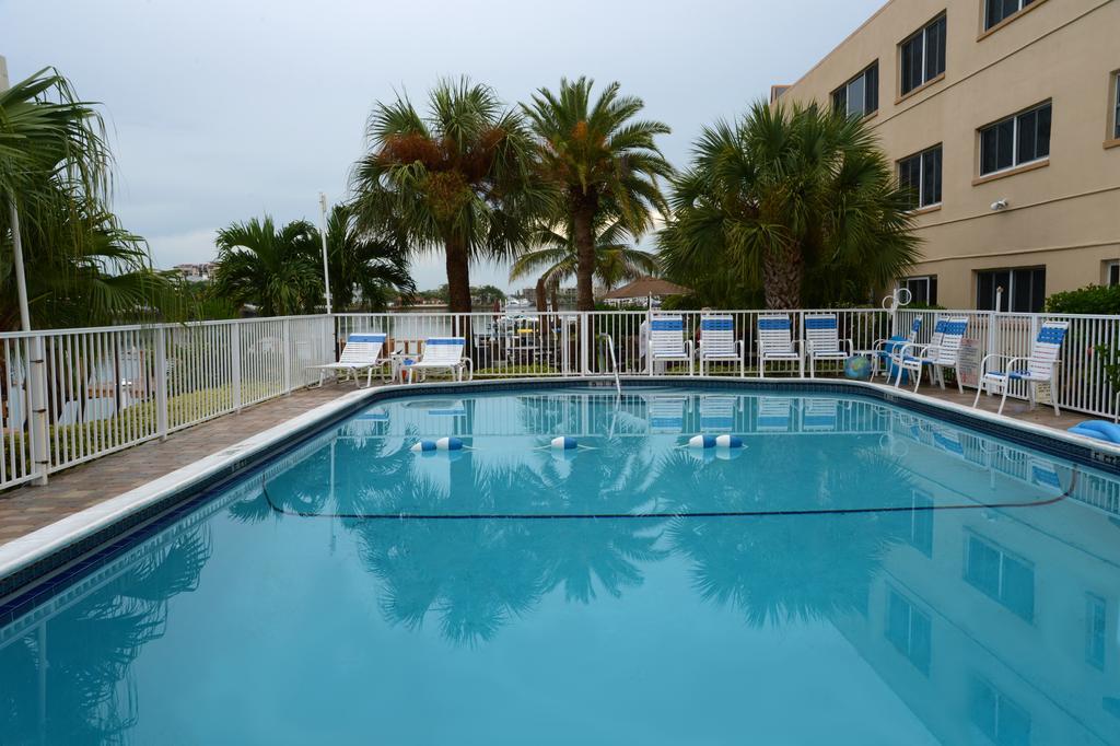 Treasure Island Beach, Fl Waterfront Condo Located Steps Away From The Intracoastal Waterway St. Pete Beach Exterior foto
