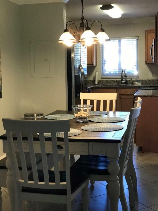 Treasure Island Beach, Fl Waterfront Condo Located Steps Away From The Intracoastal Waterway St. Pete Beach Exterior foto
